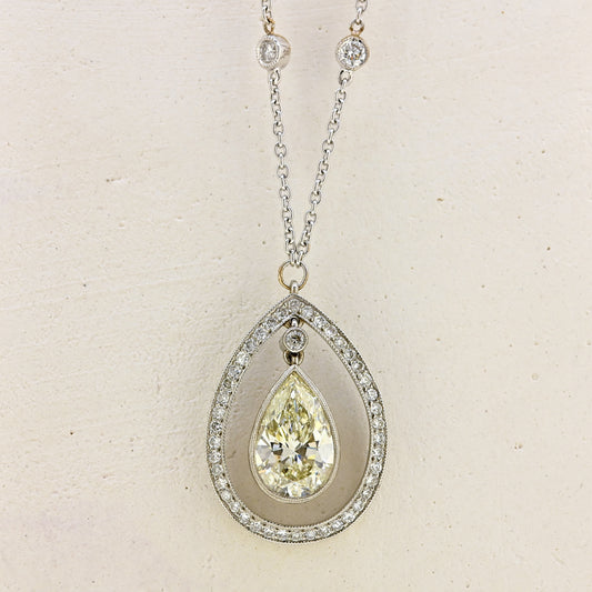 18ct white gold and diamond necklace, 18ct white gold pear shaped diamond necklace, pear shaped diamond, diamond set chain, diamond necklace, pear shaped diamond necklace
