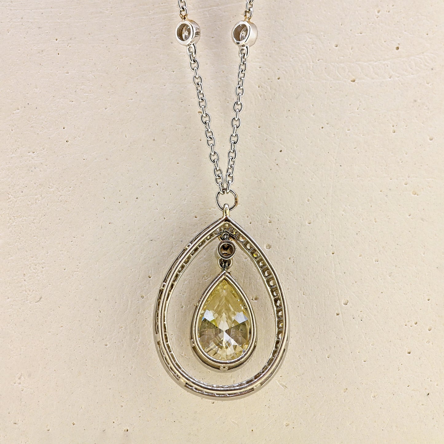 18ct white gold and diamond necklace, 18ct white gold pear shaped diamond necklace, pear shaped diamond, diamond set chain, diamond necklace, pear shaped diamond necklace