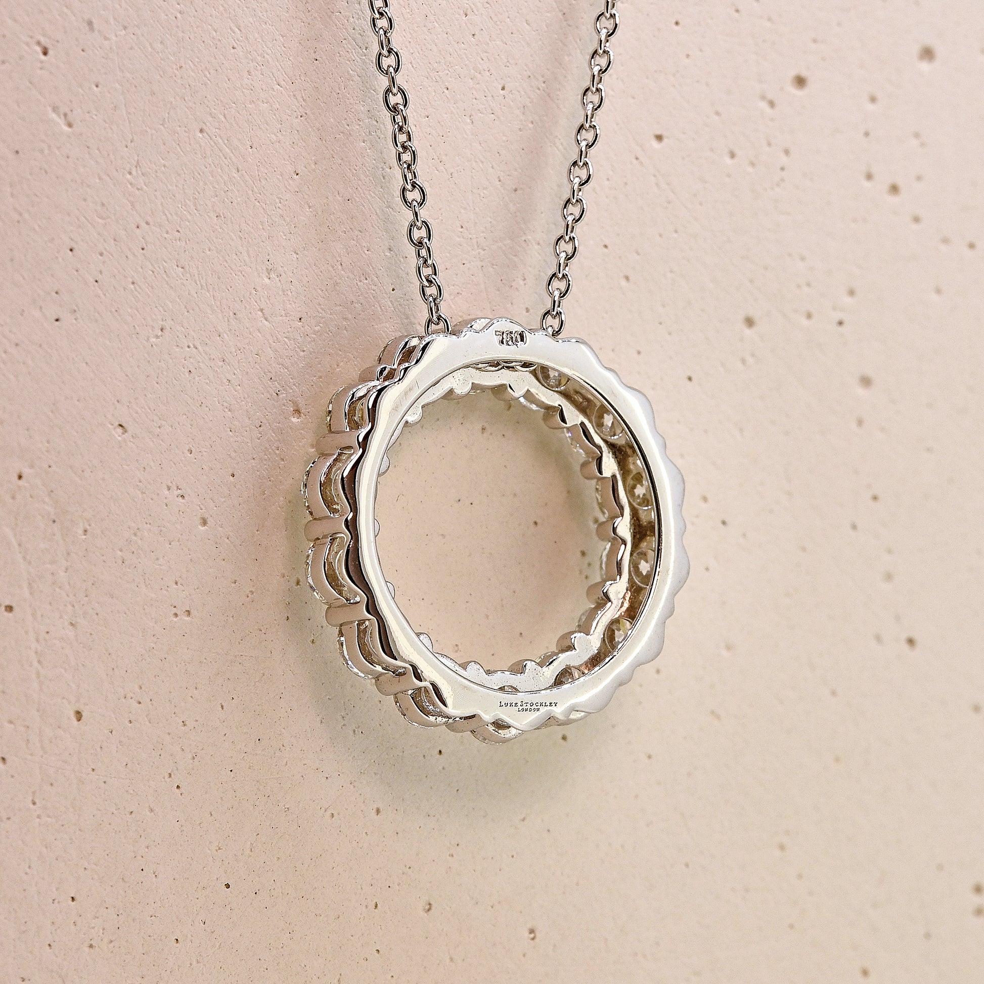 Diamond necklace, diamond circle necklace, white gold and diamond necklace, white gold and diamond circle necklace, 2 carat diamond necklace, 2 carat diamond circle necklace