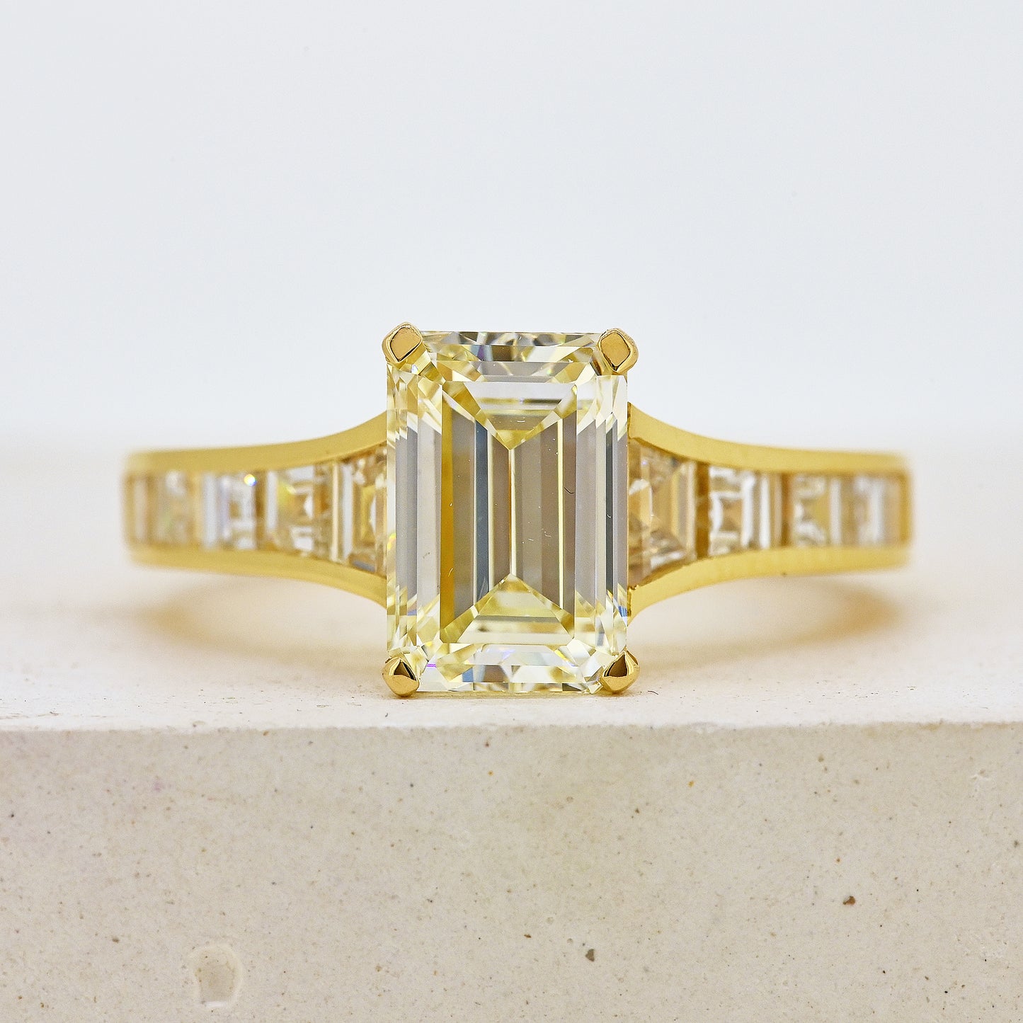 tapering diamond ring diamond set shoulders 18ct diamond ring yellow gold and diamond ring baguette cut diamonds tapering diamonds tapering baguettes