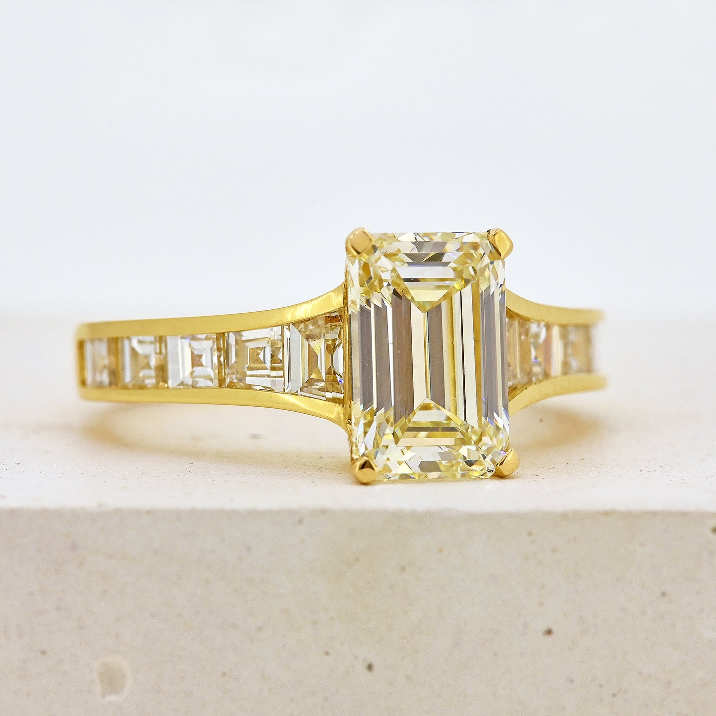 tapering diamond ring diamond set shoulders 18ct diamond ring yellow gold and diamond ring baguette cut diamonds tapering diamonds tapering baguettes
