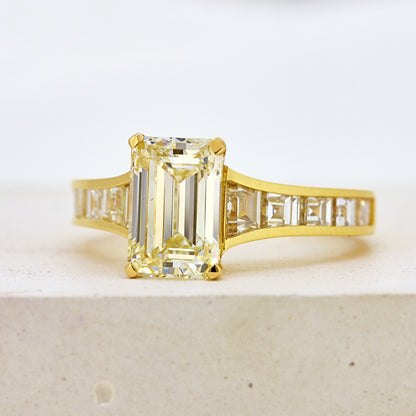 tapering diamond ring diamond set shoulders 18ct diamond ring yellow gold and diamond ring baguette cut diamonds tapering diamonds tapering baguettes