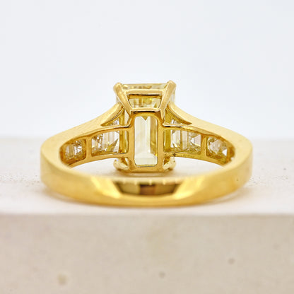 tapering diamond ring diamond set shoulders 18ct diamond ring yellow gold and diamond ring baguette cut diamonds tapering diamonds tapering baguettes