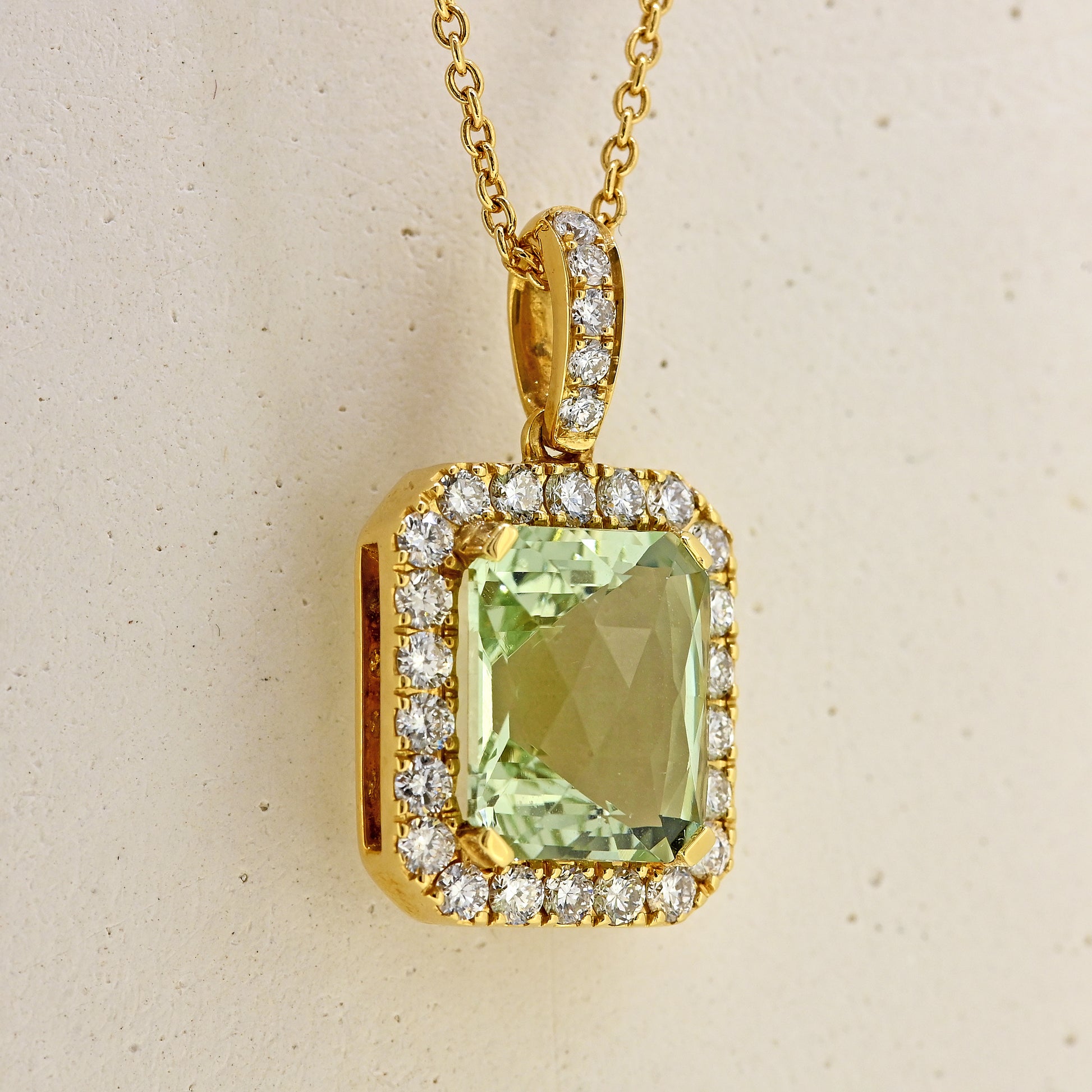 green amethyst necklace, green amethyst and diamond necklace, green amethyst, rectangle amethyst, yellow gold amethyst, gold and green amethyst