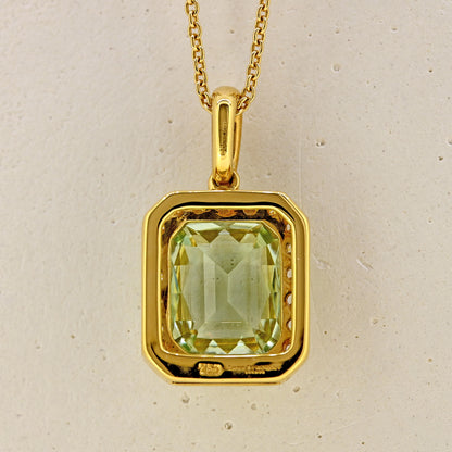 green amethyst necklace, green amethyst and diamond necklace, green amethyst, rectangle amethyst, yellow gold amethyst, gold and green amethyst