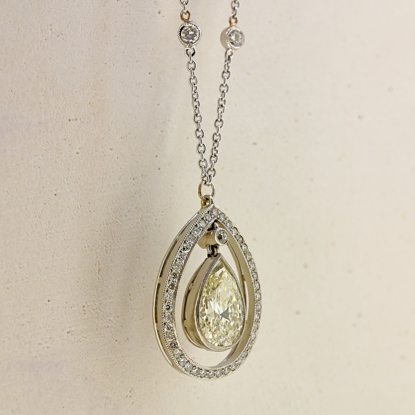18ct white gold and diamond necklace, 18ct white gold pear shaped diamond necklace, pear shaped diamond, diamond set chain, diamond necklace, pear shaped diamond necklace