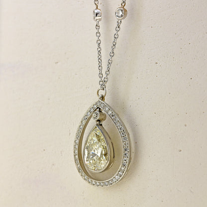 18ct white gold and diamond necklace, 18ct white gold pear shaped diamond necklace, pear shaped diamond, diamond set chain, diamond necklace, pear shaped diamond necklace