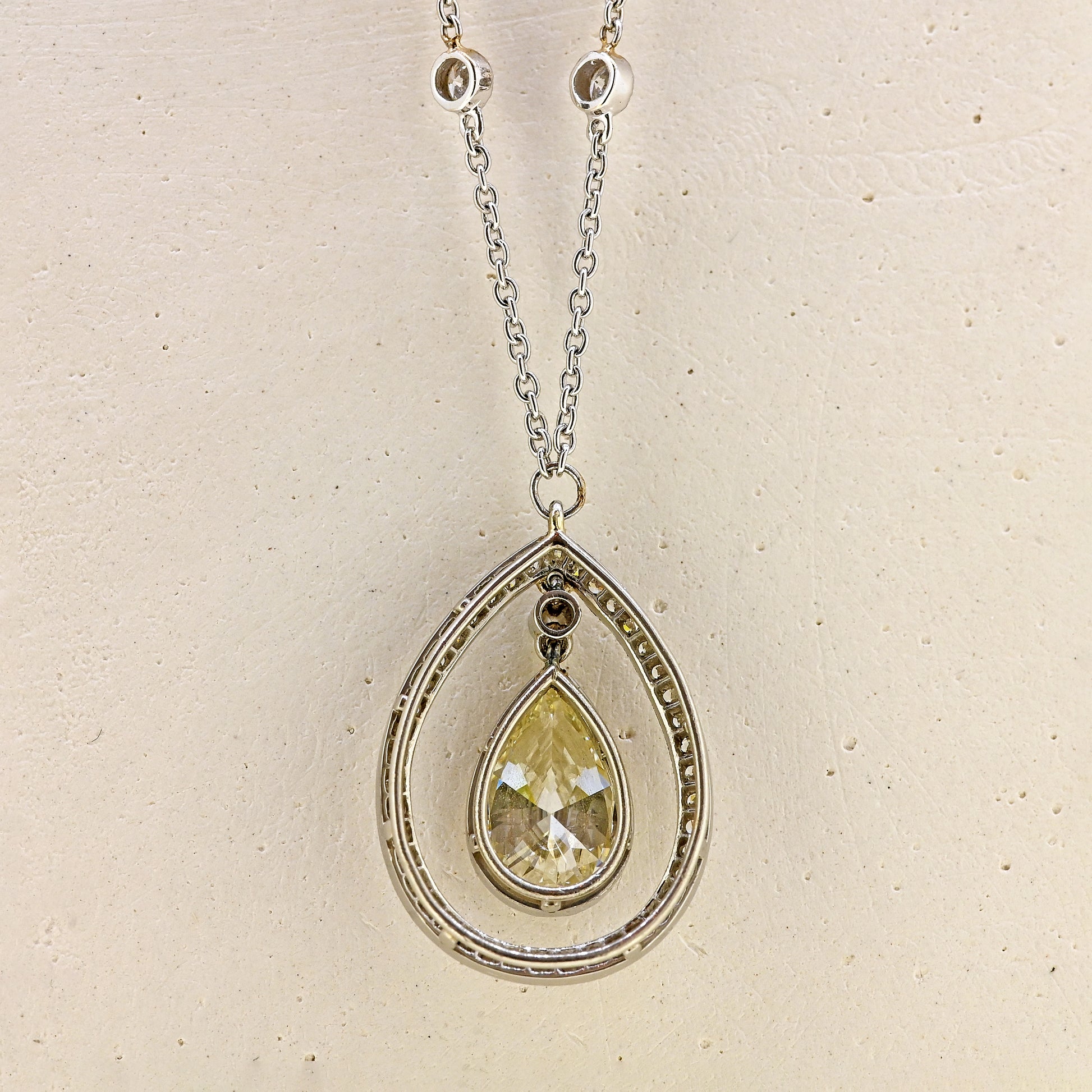 18ct white gold and diamond necklace, 18ct white gold pear shaped diamond necklace, pear shaped diamond, diamond set chain, diamond necklace, pear shaped diamond necklace